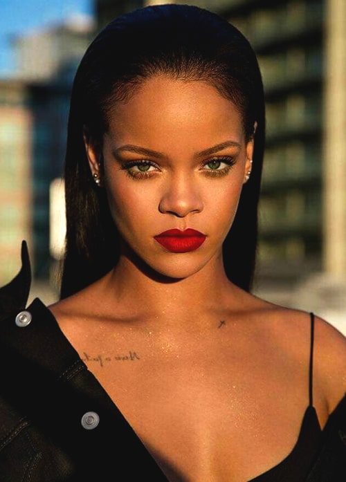 rihanna-red-bold-lipstick-makeup-2019-makeup-trends-min