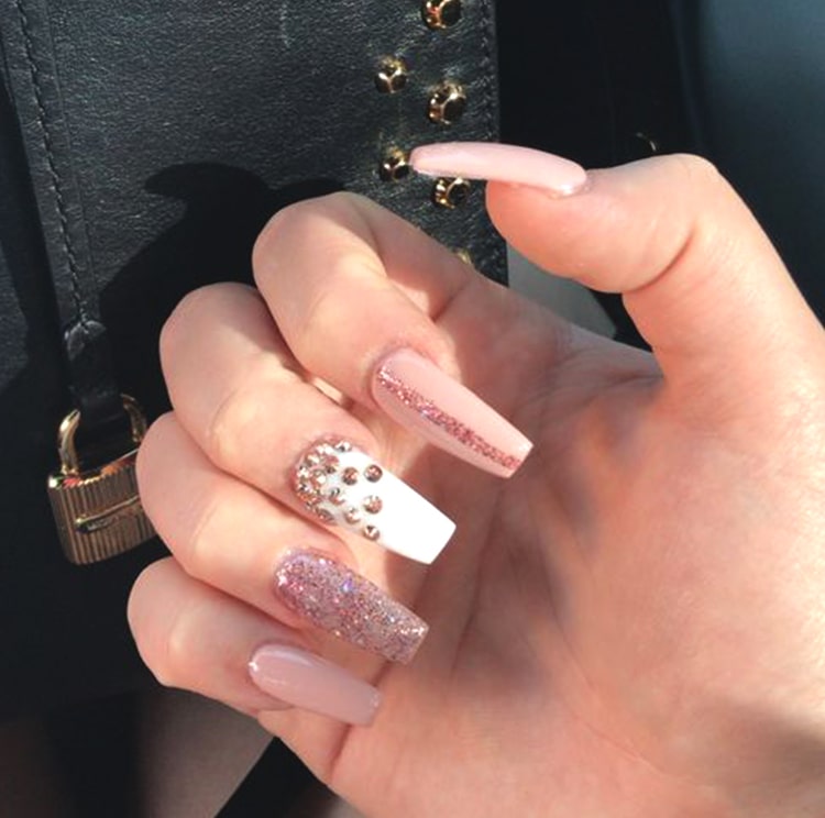 10 Elegant Rose Gold Nail Designs | Ecemella