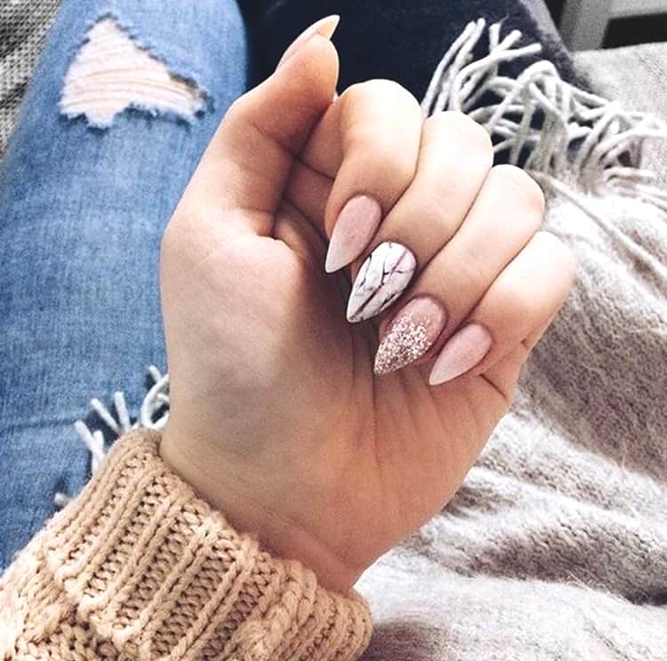 rose-gold-glittery-marble-nail-art-min