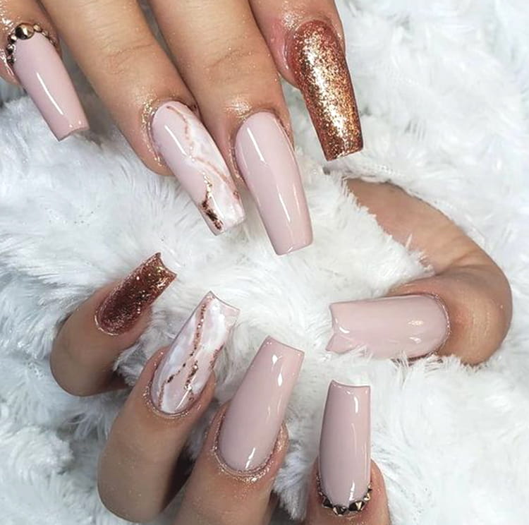 rose-gold-nail-art-design-with-golden-gems-min