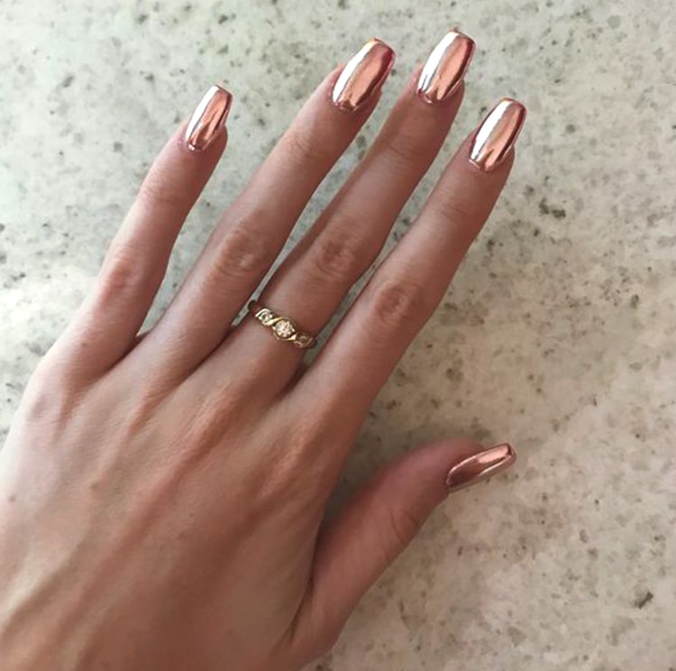 rose-gold-nail-design-chrome-nails-min