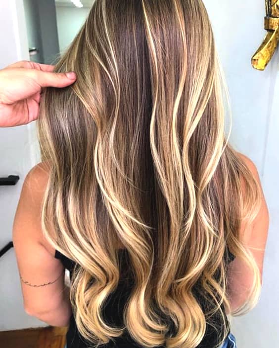 blonde-babylights-hair-color-trend-2019-min