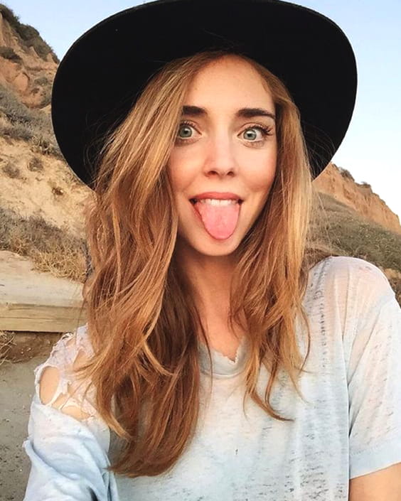 chiara-ferragni-strawberry-blonde-hair-min