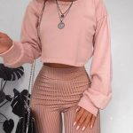 cozy-pink-jumper-strechy-leggings-valentines-day-outfit-ideas-min