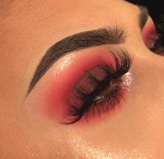 cranberry-smokey-eye-makeup-look-night-out-makeup-ideas-min