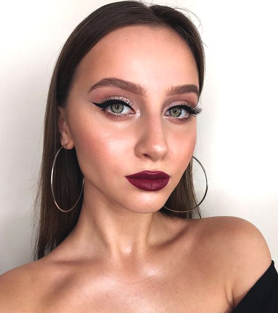 glittery-eye-makeup-burgundy-lips-makeup-look-night-out-looks-min