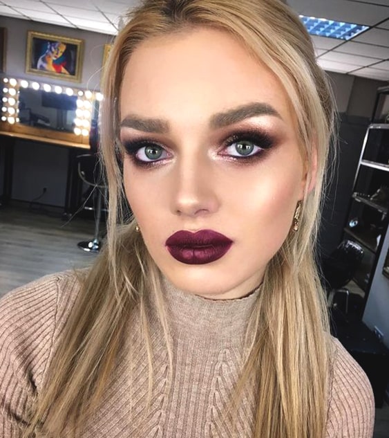 glittery-eyeshadow-bold-lipstick-makeup-look-night-out-ideas-min