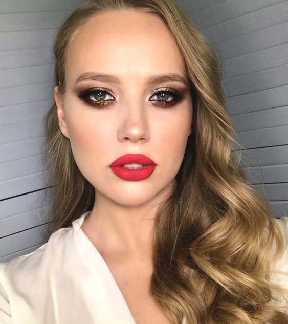 glittery-eyeshadow-red-lipstick-makeup-look-night-out-makeup-ideas-min