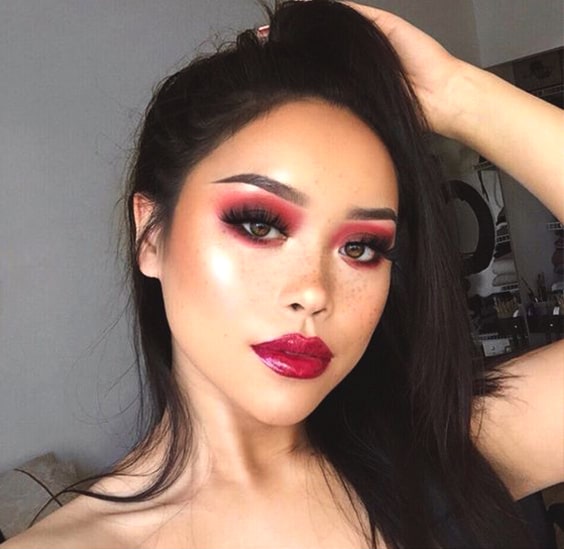 glossy-makeup-ideas-red-glossy-lips-min