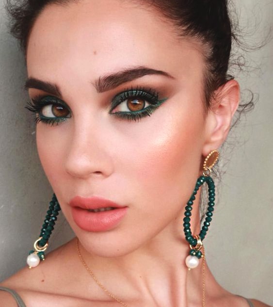 night-out-makeup-ideas-green-eyeshadow-makeup-min