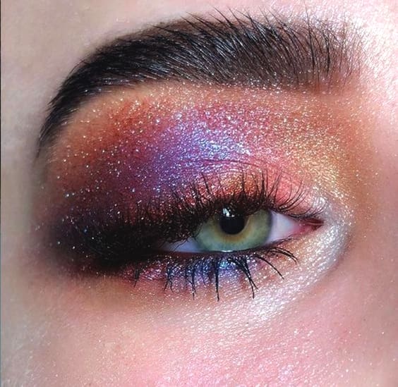 purple-glittery-eyeshadow-look-night-out-makeup-ideas-min