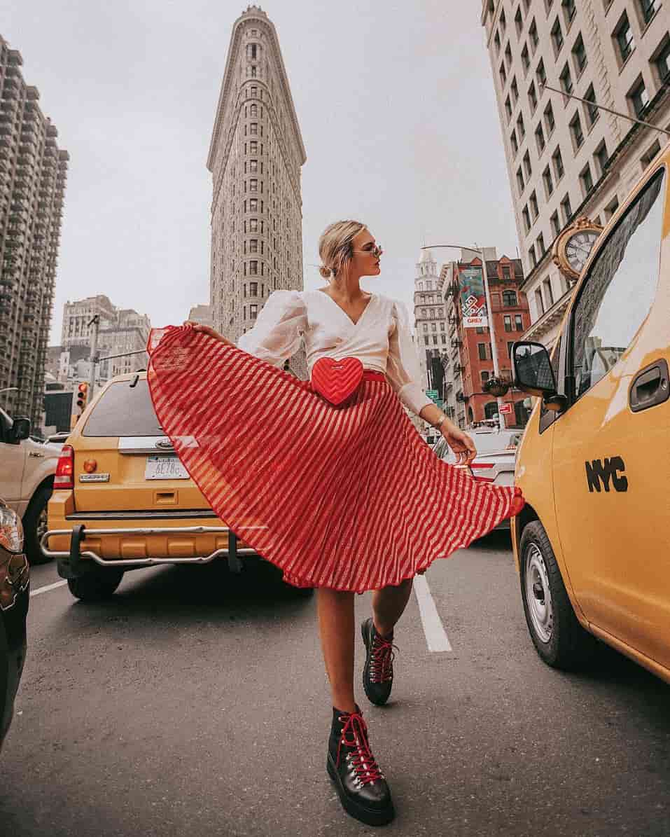 valentines-day-outfit-idea-cute-heart-shaped-belt-bag-long-red-striped-skirt