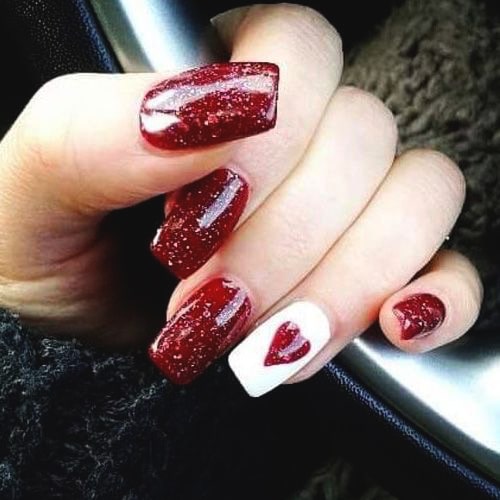 glittery-heart-nail-design-valentines-day-diy-nails-min