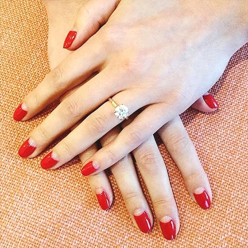 red-moon-nails-valentines-day-diy-nail-design-ideas-min