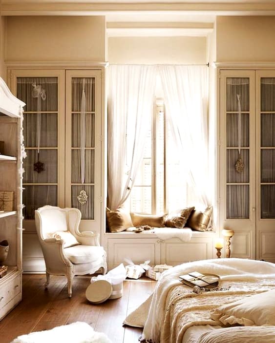 french-master-bedroom-style-home-decorating-min