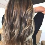 golden-highlights-for-brunettes-min