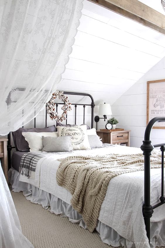 simple-farmhouse-bedroom-design-min