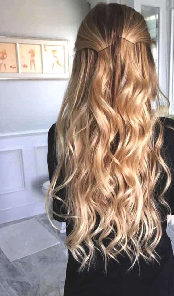 warm-honey-blonde-hair-spring-hair-trends-min