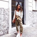 white-sneaker-outfits-spring-min