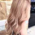 champagne-blonde-hair-color-summer-min