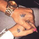 couple-tattoo-ideas-queen-and-king-tattoo-min