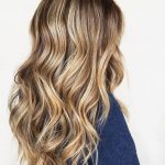 golden-balayage-hair-summer-look-min