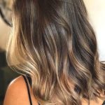 caramel-highlights-fall-hair-trends