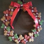 dog-bone-wreath-diy-christmas-craft-ideas