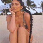 kylie-jenner-single-long-braid-hairstyle-2020-trends