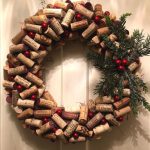 wine-cork-wreath-christmas-diy-craft-ideas