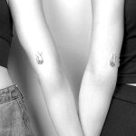 holding-hands-matching-best-friend-tattoo-idea