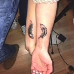 matching-feather-bff-tattoo-idea