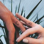 moon-and-sun-bffs-hand-tattoo-idea