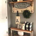 rustic-farmhouse-entrance-wall-decor-idea