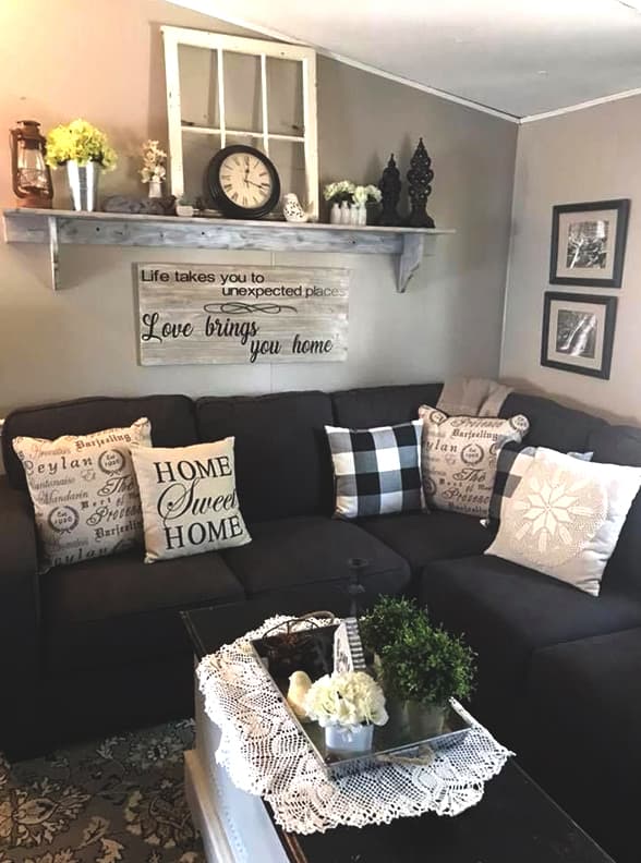 Rustic Farmhouse Living Room Decor Idea