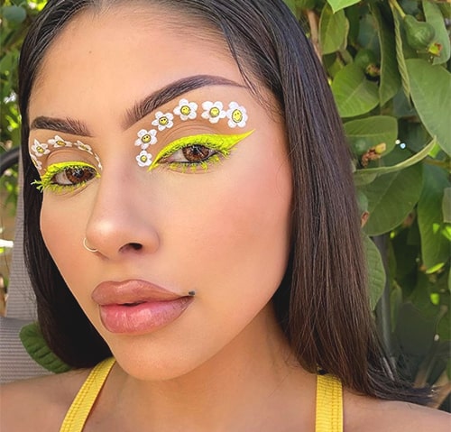 30+ Hauntedly Pretty Halloween Makeup Looks That Will Level Up Your Costume