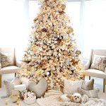 monochrome-christmas-tree-lights-idea-holiday-decor