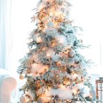 monochrome-lights-christmas-tree-decoration-idea