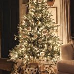 monochrome-lights-for-christmas-tree-idea