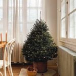 neutral-christmas-tree-decoration-idea
