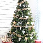 rustic-modern-christmas-tree-decor-idea
