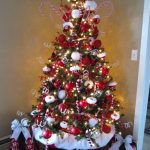 santa-christmas-tree-decor-idea