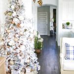 white-snowy-christmas-tree-decor-ideas