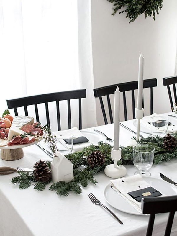 32 Festive Christmas Table Setting Ideas That Bring The Holiday Joy