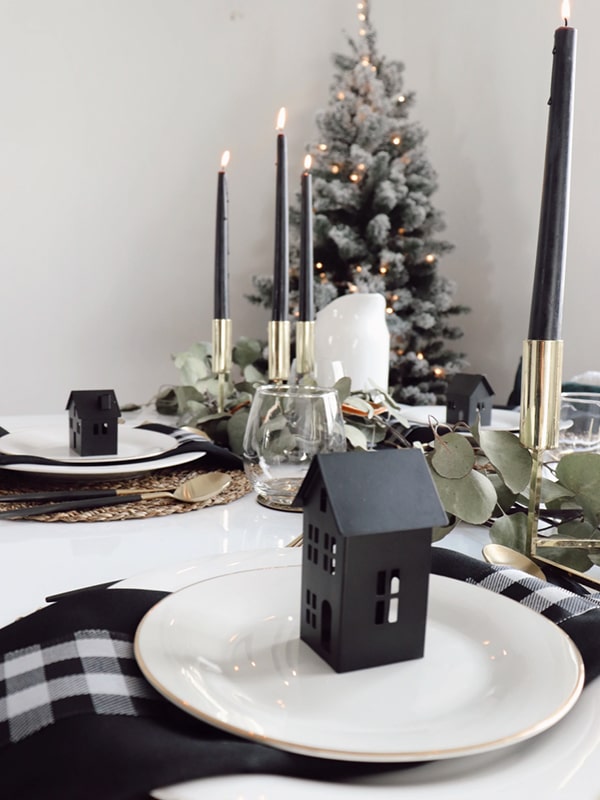 32 Festive Christmas Table Setting Ideas That Bring The Holiday Joy