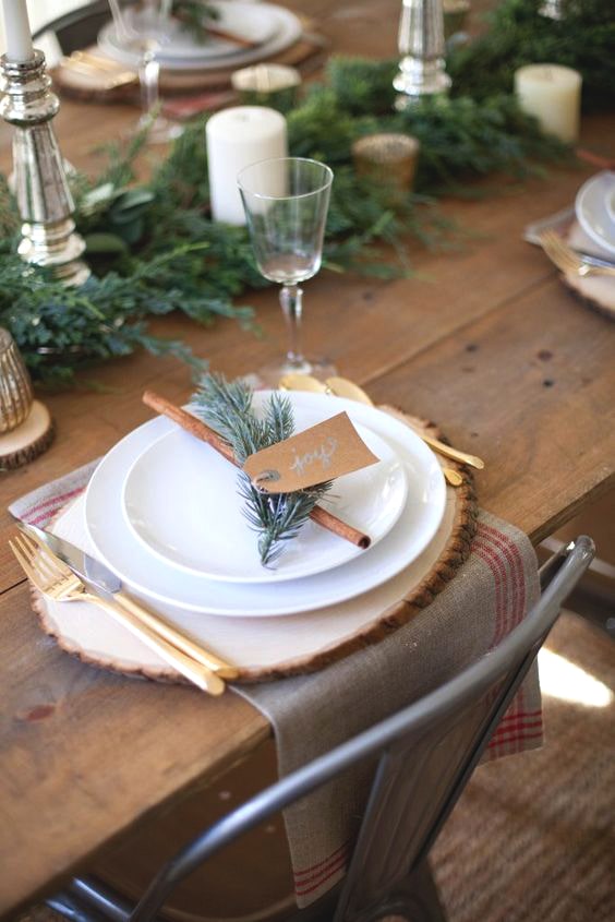 32 Festive Christmas Table Setting Ideas That Bring The Holiday Joy