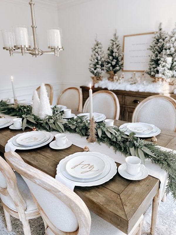 32 Festive Christmas Table Setting Ideas That Bring The Holiday Joy