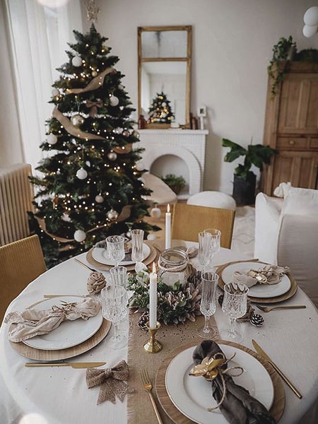 32 Festive Christmas Table Setting Ideas That Bring The Holiday Joy