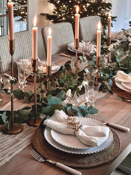 32 Festive Christmas Table Setting Ideas That Bring The Holiday Joy