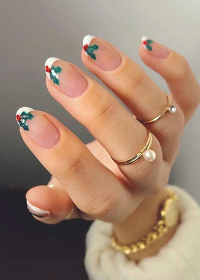 32 Festive Christmas Nail Art Ideas To Celebrate This Season